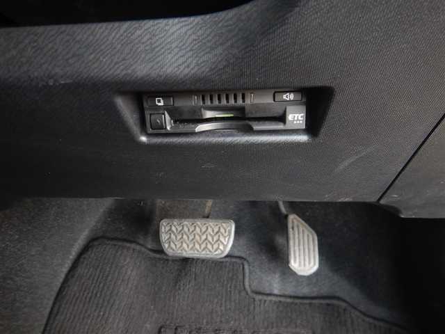 トヨタ アクア S スタイルブラック 福井県 2019(平31)年 2万km ホワイトパールクリスタルシャイン PCS（衝突軽減ブレーキ）/LDA(車線逸脱警報)/オートハイビーム/オートライト/プッシュスタート/スマートキー×2/純正ナビゲーション/・NSCN-W68/・Bluetooth接続/・SD/・AUX/・ワンセグ/・CD/バックカメラ/ステアリングスイッチ/純正ドライブレコーダー/ETC/純正フロアマット/ウインカー付きドアミラー/純正ドアバイザー/電動コーナーポール/新車保証書/取り扱い説明書