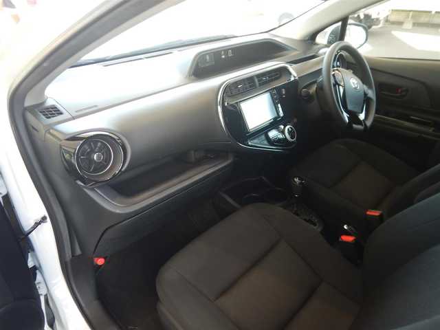 トヨタ アクア S スタイルブラック 福井県 2019(平31)年 2万km ホワイトパールクリスタルシャイン PCS（衝突軽減ブレーキ）/LDA(車線逸脱警報)/オートハイビーム/オートライト/プッシュスタート/スマートキー×2/純正ナビゲーション/・NSCN-W68/・Bluetooth接続/・SD/・AUX/・ワンセグ/・CD/バックカメラ/ステアリングスイッチ/純正ドライブレコーダー/ETC/純正フロアマット/ウインカー付きドアミラー/純正ドアバイザー/電動コーナーポール/新車保証書/取り扱い説明書