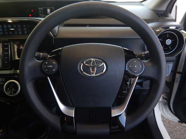 トヨタ アクア S スタイルブラック 福井県 2019(平31)年 2万km ホワイトパールクリスタルシャイン PCS（衝突軽減ブレーキ）/LDA(車線逸脱警報)/オートハイビーム/オートライト/プッシュスタート/スマートキー×2/純正ナビゲーション/・NSCN-W68/・Bluetooth接続/・SD/・AUX/・ワンセグ/・CD/バックカメラ/ステアリングスイッチ/純正ドライブレコーダー/ETC/純正フロアマット/ウインカー付きドアミラー/純正ドアバイザー/電動コーナーポール/新車保証書/取り扱い説明書