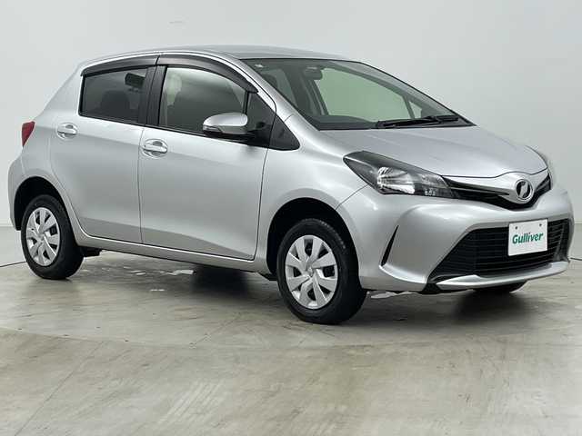 トヨタ ヴィッツ F 道央・札幌 2014(平26)年 7.7万km シルバーマイカM ・4WD/・寒冷地仕様/・社外ナビ&BT&フルセグ/・ドアミラーヒーター/・ETC/・鉄ホイール付スタッドレス積載/・リモコンキー