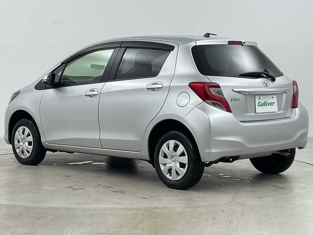 トヨタ ヴィッツ F 道央・札幌 2014(平26)年 7.7万km シルバーマイカM ・4WD/・寒冷地仕様/・社外ナビ&BT&フルセグ/・ドアミラーヒーター/・ETC/・鉄ホイール付スタッドレス積載/・リモコンキー