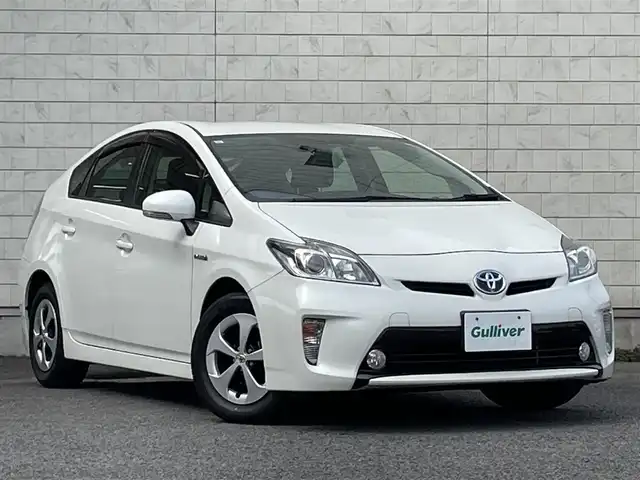 トヨタ プリウス S 大分県 2015(平27)年 7.5万km ホワイトパールクリスタルシャイン 社外メモリナビ NR-MZ20/　【ワンセグ/BTオーディオ】/バックカメラ/純正15インチアルミホイール/ETC/HIDヘッドライト/フォグランプ/オートライト/チルトステアリング/運転席シートリフター/ウインカーミラー/エンジンプッシュスタート/ドアバイザー/フロアマット/電動格納ミラー/カーテン＆サイド＆Wエアバッグ/ABS/スマートキー×2/オールオートパワーウィンドウ/保証書/車両取説/ナビ取説