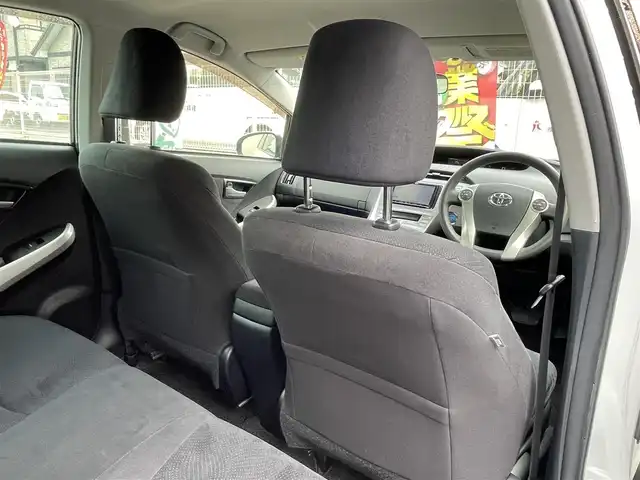 トヨタ プリウス S 大分県 2015(平27)年 7.5万km ホワイトパールクリスタルシャイン 社外メモリナビ NR-MZ20/　【ワンセグ/BTオーディオ】/バックカメラ/純正15インチアルミホイール/ETC/HIDヘッドライト/フォグランプ/オートライト/チルトステアリング/運転席シートリフター/ウインカーミラー/エンジンプッシュスタート/ドアバイザー/フロアマット/電動格納ミラー/カーテン＆サイド＆Wエアバッグ/ABS/スマートキー×2/オールオートパワーウィンドウ/保証書/車両取説/ナビ取説