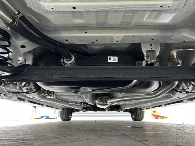 スズキ スペーシア カスタム HYBRID XS 三重県 2024(令6)年 0.1千km ピュアホワイトP /禁煙車//全方位カメラ9型ナビ/　フルセグTV/CarPlay/Android Auto//両側パワースライドドア//前席シートヒーター//両側パワースライドドア//全方位モニター//衝突軽減ブレーキシステム//HUD//ステアリングヒーター//レーダークルーズコントロール//前後コーナーセンサー//オートライト//保証書//取扱説明書//スペアキー