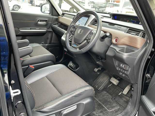 ホンダ フリード＋ ハイブリット クロスター ホンダセンシング 道北・旭川 2021(令3)年 5.8万km クリスタルブラックパール /４WD//禁煙車//寒冷地仕様//法人ワンオーナー//純正メモリナビ/CD/DVD/SD/BT/USB/TV//両側パワースライドドア//純正エンジンスターター//ホンダセンシング/衝突軽減ブレーキ/誤発進抑制機能/後方誤発進抑制機能/歩行者事故低減ステアリング/路外逸脱抑制機能/先行車発進お知らせ機能/標識認識機能/ACC/LKAS//バックカメラ//オートエアコン//フロントデアイサー//ビルトインETC//ミラーヒーター//前席シートヒーター//革巻きステアリング//ステリングスイッチ//リアサンシェード//エコモード//電動格納ミラー//ドアバイザー//ルーフレール//オートライト//LEDヘッドライト//LEDフォグランプ//ミラーウィンカー//夏タイヤ積込み//スペアキー//保証書//取説