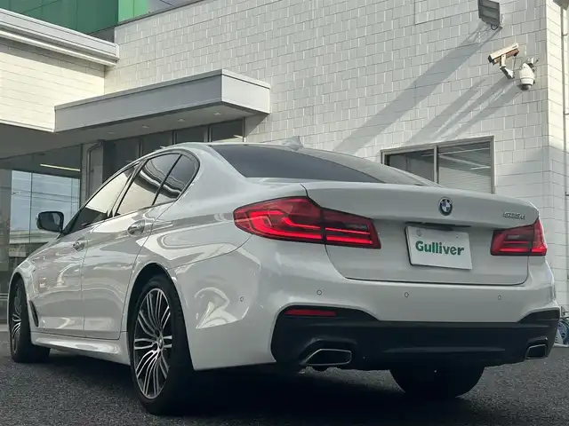 ＢＭＷ ５２３ｄ Mスポーツ ハイライン 愛知県 2017(平29)年 8万km アルピンホワイトⅢ 純正HDDナビ(FM/AM/CD/DVD/BT/USB/フルセグ)/インテリジェントセーフティ/衝突軽減ブレーキ/ACC/車線逸脱警告/ブラインドスポットモニター/ステアリンクアシスト/イノベーションパッケージ/ハイラインパッケージ/ヘッドアップディスプレイ/アラウンドビューモニター・バックカメラ/ターボ/ディーゼル/パドルシフト/パワーシート/レザーシート/シートヒーター/パワーバックドア/LEDヘッドライト/フォグランプ/純正AW19インチ/電動格納ミラー/アイドリングストップ/ETC/プッシュスタート/スマートキー・スペアキー１本/ステアリングリモコン/ハンズフリー/ABS/取扱説明書・保証書