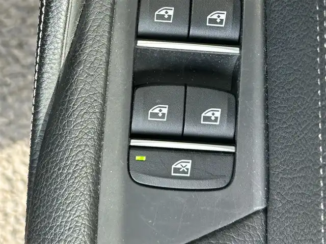 ＢＭＷ ５２３ｄ Mスポーツ ハイライン 愛知県 2017(平29)年 8万km アルピンホワイトⅢ 純正HDDナビ(FM/AM/CD/DVD/BT/USB/フルセグ)/インテリジェントセーフティ/衝突軽減ブレーキ/ACC/車線逸脱警告/ブラインドスポットモニター/ステアリンクアシスト/イノベーションパッケージ/ハイラインパッケージ/ヘッドアップディスプレイ/アラウンドビューモニター・バックカメラ/ターボ/ディーゼル/パドルシフト/パワーシート/レザーシート/シートヒーター/パワーバックドア/LEDヘッドライト/フォグランプ/純正AW19インチ/電動格納ミラー/アイドリングストップ/ETC/プッシュスタート/スマートキー・スペアキー１本/ステアリングリモコン/ハンズフリー/ABS/取扱説明書・保証書