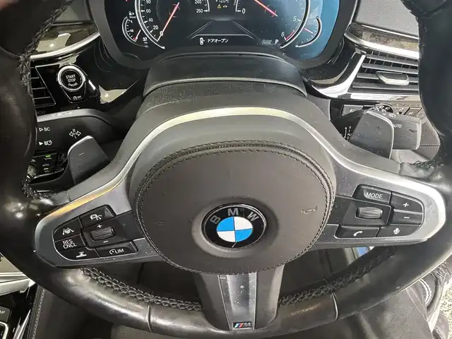 ＢＭＷ ５２３ｄ Mスポーツ ハイライン 愛知県 2017(平29)年 8万km アルピンホワイトⅢ メーカーナビ/(FM/AM/CD/DVD/BT/USB/フルセグ)/インテリジェントセーフティ/衝突軽減ブレーキ/ACC/車線逸脱警告/ブラインドスポットモニター/ステアリンクアシスト/イノベーションパッケージ/ハイラインパッケージ/ヘッドアップディスプレイ/アラウンドビューモニター・バックカメラ/ターボ/ディーゼル/パドルシフト/パワーシート/レザーシート/シートヒーター/パワーバックドア/LEDヘッドライト/フォグランプ/純正AW19インチ/電動格納ミラー/アイドリングストップ/ETC/プッシュスタート/スマートキー・スペアキー１本/ステアリングリモコン/ハンズフリー/ABS/取扱説明書・保証書