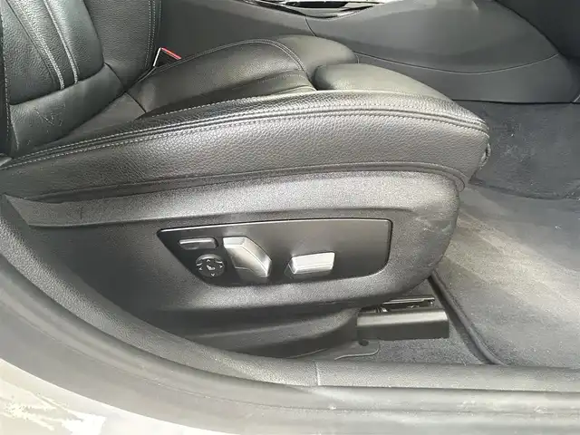 ＢＭＷ ５２３ｄ Mスポーツ ハイライン 愛知県 2017(平29)年 8万km アルピンホワイトⅢ メーカーナビ/(FM/AM/CD/DVD/BT/USB/フルセグ)/インテリジェントセーフティ/衝突軽減ブレーキ/ACC/車線逸脱警告/ブラインドスポットモニター/ステアリンクアシスト/イノベーションパッケージ/ハイラインパッケージ/ヘッドアップディスプレイ/アラウンドビューモニター・バックカメラ/ターボ/ディーゼル/パドルシフト/パワーシート/レザーシート/シートヒーター/パワーバックドア/LEDヘッドライト/フォグランプ/純正AW19インチ/電動格納ミラー/アイドリングストップ/ETC/プッシュスタート/スマートキー・スペアキー１本/ステアリングリモコン/ハンズフリー/ABS/取扱説明書・保証書