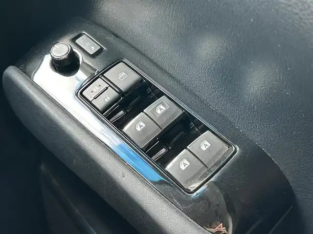 トヨタ アルファード S Cパッケージ 熊本県 2015(平27)年 7.1万km ホワイトパールクリスタルシャイン 社外ナビ（ALPINE）/・AM/FM/CD/DVD/SD/USB/HDMI/BT/・フルセグTV/バックカメラ/横滑り防止機能/クリアランスソナー/クルーズコントロール/前後コーナーセンサー/革巻きステアリング/・ステアリングリモコン/・ステアリングヒーター/レザーシート/・D/N席パワーシート/・D席シートメモリー/・N席＋二列目オットマン/オートライト/・LEDライト/・フォグランプ/フリップダウンモニター（ALPINE）/電動格納ミラー/・ウィンカーミラー/前後ドライブレコーダー（ZDR016）/電動サイドブレーキ/・ホールドボタン/パワーバックドア/ETC/ドアバイザー/純正アルミホイール/社外フロアマット/スマートキー/・スペアキー/社外フロアマット