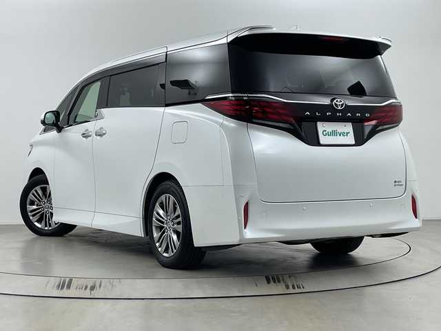 トヨタ アルファードハイブリット Z 埼玉県 2024(令6)年 1.4万km プラチナホワイトパールマイカ 独立ムーンルーフ/後席モニター　/純正１２．３インチナビ機能付きディスプレイオーディオ　/全方位カメラ　/ＢＳＭ　/前後ドライブレコーダー　/ビルトインＥＴＣ２．０　/デジタルインナーミラー　/自動駐車システム　/アダプティブクルーズコントロール/レーンキープアシスト/衝突軽減システム/シートヒーター/エアシート/パワーシート/電動リアゲート/オートブレーキホールド/電子パーキング/オートマティックハイビーム/前後コーナーセンサー/ワイヤレス充電器/オットマン/１００V充電/ヘッドアップディスプレイ/パドルシフト/純正アルミホイール/純正フロアマット/LEDヘッドライト