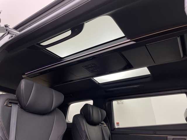 トヨタ アルファードハイブリット Z 埼玉県 2024(令6)年 1.4万km プラチナホワイトパールマイカ 独立ムーンルーフ/後席モニター　/純正１２．３インチナビ機能付きディスプレイオーディオ　/全方位カメラ　/ＢＳＭ　/前後ドライブレコーダー　/ビルトインＥＴＣ２．０　/デジタルインナーミラー　/自動駐車システム　/アダプティブクルーズコントロール/レーンキープアシスト/衝突軽減システム/シートヒーター/エアシート/パワーシート/電動リアゲート/オートブレーキホールド/電子パーキング/オートマティックハイビーム/前後コーナーセンサー/ワイヤレス充電器/オットマン/１００V充電/ヘッドアップディスプレイ/パドルシフト/純正アルミホイール/純正フロアマット/LEDヘッドライト