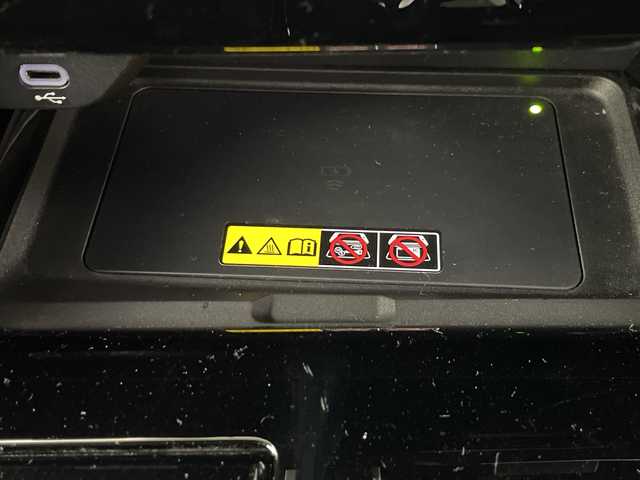 トヨタ アルファードハイブリット Z 埼玉県 2024(令6)年 1.4万km プラチナホワイトパールマイカ 独立ムーンルーフ/後席モニター　/純正１２．３インチナビ機能付きディスプレイオーディオ　/全方位カメラ　/ＢＳＭ　/前後ドライブレコーダー　/ビルトインＥＴＣ２．０　/デジタルインナーミラー　/自動駐車システム　/アダプティブクルーズコントロール/レーンキープアシスト/衝突軽減システム/シートヒーター/エアシート/パワーシート/電動リアゲート/オートブレーキホールド/電子パーキング/オートマティックハイビーム/前後コーナーセンサー/ワイヤレス充電器/オットマン/１００V充電/ヘッドアップディスプレイ/パドルシフト/純正アルミホイール/純正フロアマット/LEDヘッドライト