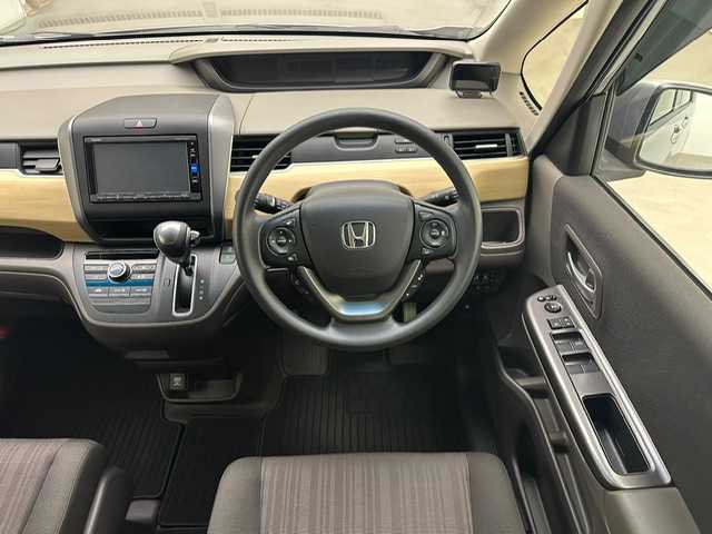 ホンダ フリード G ホンダセンシング 兵庫県 2017(平29)年 1.1万km ルナシルバーM ホンダセンシング/レーダークルーズコントロール/レーンキープアシスト/純正メモリーナビ＆フルセグTV/（CD＆DVD＆SD＆BT）/バックカメラ/ビルトインETC/ドラレコ/社外レーダー/両側パワースライドドア/アイドリングストップ/スマートキー/プッシュスタート