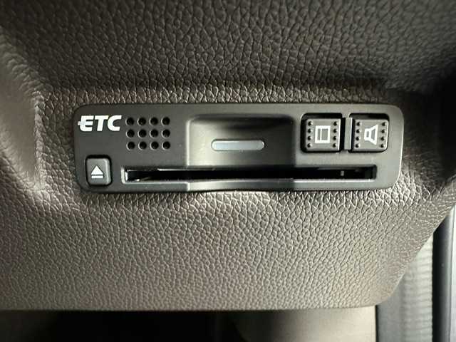 ホンダ フリード G ホンダセンシング 兵庫県 2017(平29)年 1.1万km ルナシルバーM ホンダセンシング/レーダークルーズコントロール/レーンキープアシスト/純正メモリーナビ＆フルセグTV/（CD＆DVD＆SD＆BT）/バックカメラ/ビルトインETC/ドラレコ/社外レーダー/両側パワースライドドア/アイドリングストップ/スマートキー/プッシュスタート