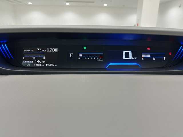 ホンダ フリード G ホンダセンシング 兵庫県 2017(平29)年 1.1万km ルナシルバーM ホンダセンシング/レーダークルーズコントロール/レーンキープアシスト/純正メモリーナビ＆フルセグTV/（CD＆DVD＆SD＆BT）/バックカメラ/ビルトインETC/ドラレコ/社外レーダー/両側パワースライドドア/アイドリングストップ/スマートキー/プッシュスタート