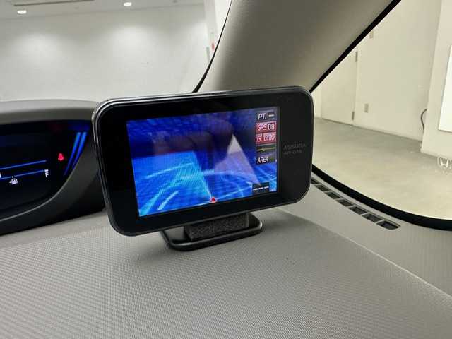 ホンダ フリード G ホンダセンシング 兵庫県 2017(平29)年 1.1万km ルナシルバーM ホンダセンシング/レーダークルーズコントロール/レーンキープアシスト/純正メモリーナビ＆フルセグTV/（CD＆DVD＆SD＆BT）/バックカメラ/ビルトインETC/ドラレコ/社外レーダー/両側パワースライドドア/アイドリングストップ/スマートキー/プッシュスタート