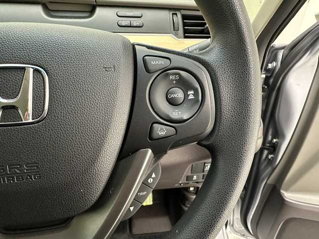 ホンダ フリード G ホンダセンシング 兵庫県 2017(平29)年 1.1万km ルナシルバーM ホンダセンシング/レーダークルーズコントロール/レーンキープアシスト/純正メモリーナビ＆フルセグTV/（CD＆DVD＆SD＆BT）/バックカメラ/ビルトインETC/ドラレコ/社外レーダー/両側パワースライドドア/アイドリングストップ/スマートキー/プッシュスタート