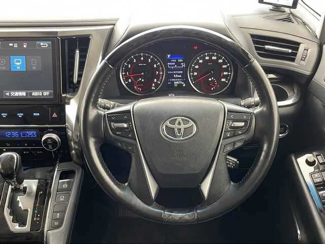 トヨタ アルファード S Cパッケージ 沖縄県 2018(平30)年 3.5万km ホワイトパールクリスタルシャイン 純正１０型ナビ　【NSZN-Z66T】/　(フルセグTV　Bluetooth　CD/DVD)/１２．８型フリップダウンモニター　/バックカメラ　/前後ドライブレコーダー　/ETC2.0/トヨタセーフティセンス/ステアリングスイッチ/ステアリングヒーター/両側パワースライドドア/パワーバックドア/オットマン/レザーシート　/パワーシート　/シートヒーター/エアシート/スマートキー/プッシュスタート/クリアランスソナー/ＬＥＤヘッドライト　/オートライト