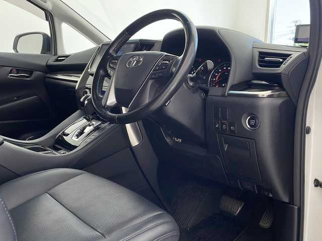 トヨタ アルファード S Cパッケージ 沖縄県 2018(平30)年 3.5万km ホワイトパールクリスタルシャイン 純正１０型ナビ　【NSZN-Z66T】/　(フルセグTV　Bluetooth　CD/DVD)/１２．８型フリップダウンモニター　/バックカメラ　/前後ドライブレコーダー　/ETC2.0/トヨタセーフティセンス/ステアリングスイッチ/ステアリングヒーター/両側パワースライドドア/パワーバックドア/オットマン/レザーシート　/パワーシート　/シートヒーター/エアシート/スマートキー/プッシュスタート/クリアランスソナー/ＬＥＤヘッドライト　/オートライト