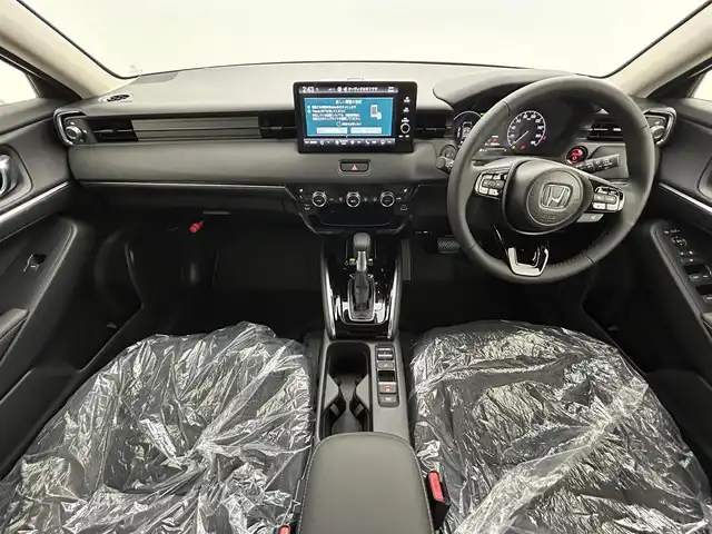 ホンダ ヴェゼル ハイブリッド e:HEV Z 岡山県 2025(令7)年 0.1千km クリスタルブラックパール 登録済未使用車/Honda CONNECT9インチディスプレー/【Bluetooth/フルセグTV/Carplay】/ワイヤレス充電　/ビルトインETC2.0/バックカメラ/パドルシフト/Honda SENSING/・トラフィックジャムアシスト/・アダプティブドライビングビーム/・急アクセル抑制機能/・衝突軽減ブレーキ（CMBS）/・渋滞追従機能付アダプティブクルーズコントロール（ACC）/・車線維持支援システム（LKAS）/・ブラインドスポットインフォメーション/セーフティ・サポートカーS〈ワイド〉/ステアリングヒーター/運転席＆助手席シートヒーター/オートブレーキホールド/スマートキー×2/新車保証書/取扱説明書/ナビ取扱説明書