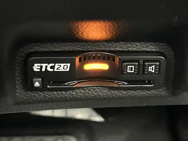 ホンダ ヴェゼル ハイブリッド e:HEV Z 岡山県 2025(令7)年 0.1千km クリスタルブラックパール 登録済未使用車/Honda CONNECT9インチディスプレー/【Bluetooth/フルセグTV/Carplay】/ワイヤレス充電　/ビルトインETC2.0/バックカメラ/パドルシフト/Honda SENSING/・トラフィックジャムアシスト/・アダプティブドライビングビーム/・急アクセル抑制機能/・衝突軽減ブレーキ（CMBS）/・渋滞追従機能付アダプティブクルーズコントロール（ACC）/・車線維持支援システム（LKAS）/・ブラインドスポットインフォメーション/セーフティ・サポートカーS〈ワイド〉/ステアリングヒーター/運転席＆助手席シートヒーター/オートブレーキホールド/スマートキー×2/新車保証書/取扱説明書/ナビ取扱説明書