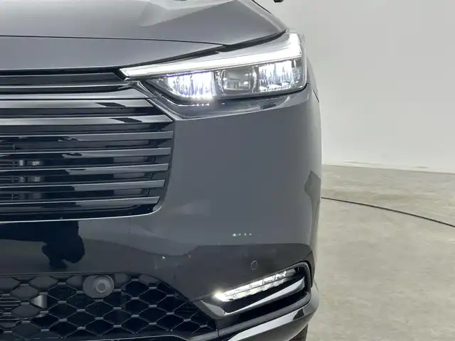 ホンダ ヴェゼル ハイブリッド e:HEV Z 岡山県 2025(令7)年 0.1千km クリスタルブラックパール 登録済未使用車/Honda CONNECT9インチディスプレー/【Bluetooth/フルセグTV/Carplay】/ワイヤレス充電　/ビルトインETC2.0/バックカメラ/パドルシフト/Honda SENSING/・トラフィックジャムアシスト/・アダプティブドライビングビーム/・急アクセル抑制機能/・衝突軽減ブレーキ（CMBS）/・渋滞追従機能付アダプティブクルーズコントロール（ACC）/・車線維持支援システム（LKAS）/・ブラインドスポットインフォメーション/セーフティ・サポートカーS〈ワイド〉/ステアリングヒーター/運転席＆助手席シートヒーター/オートブレーキホールド/スマートキー×2/新車保証書/取扱説明書/ナビ取扱説明書