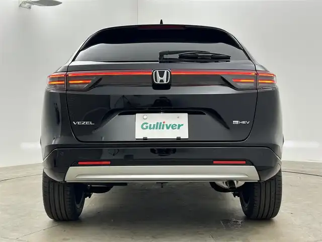 ホンダ ヴェゼル ハイブリッド e:HEV Z 岡山県 2025(令7)年 0.1千km クリスタルブラックパール 登録済未使用車/Honda CONNECT9インチディスプレー/【Bluetooth/フルセグTV/Carplay】/ワイヤレス充電　/ビルトインETC2.0/バックカメラ/パドルシフト/Honda SENSING/・トラフィックジャムアシスト/・アダプティブドライビングビーム/・急アクセル抑制機能/・衝突軽減ブレーキ（CMBS）/・渋滞追従機能付アダプティブクルーズコントロール（ACC）/・車線維持支援システム（LKAS）/・ブラインドスポットインフォメーション/セーフティ・サポートカーS〈ワイド〉/ステアリングヒーター/運転席＆助手席シートヒーター/オートブレーキホールド/スマートキー×2/新車保証書/取扱説明書/ナビ取扱説明書