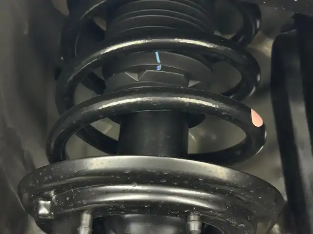 ホンダ ヴェゼル ハイブリッド e:HEV Z 岡山県 2025(令7)年 0.1千km クリスタルブラックパール 登録済未使用車/Honda CONNECT9インチディスプレー/【Bluetooth/フルセグTV/Carplay】/ワイヤレス充電　/ビルトインETC2.0/バックカメラ/パドルシフト/Honda SENSING/・トラフィックジャムアシスト/・アダプティブドライビングビーム/・急アクセル抑制機能/・衝突軽減ブレーキ（CMBS）/・渋滞追従機能付アダプティブクルーズコントロール（ACC）/・車線維持支援システム（LKAS）/・ブラインドスポットインフォメーション/セーフティ・サポートカーS〈ワイド〉/ステアリングヒーター/運転席＆助手席シートヒーター/オートブレーキホールド/スマートキー×2/新車保証書/取扱説明書/ナビ取扱説明書