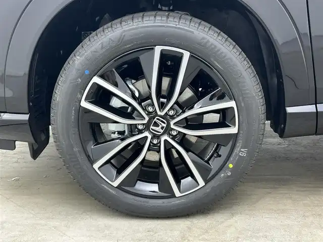 ホンダ ヴェゼル ハイブリッド e:HEV Z 岡山県 2025(令7)年 0.1千km クリスタルブラックパール 登録済未使用車/Honda CONNECT9インチディスプレー/【Bluetooth/フルセグTV/Carplay】/ワイヤレス充電　/ビルトインETC2.0/バックカメラ/パドルシフト/Honda SENSING/・トラフィックジャムアシスト/・アダプティブドライビングビーム/・急アクセル抑制機能/・衝突軽減ブレーキ（CMBS）/・渋滞追従機能付アダプティブクルーズコントロール（ACC）/・車線維持支援システム（LKAS）/・ブラインドスポットインフォメーション/セーフティ・サポートカーS〈ワイド〉/ステアリングヒーター/運転席＆助手席シートヒーター/オートブレーキホールド/スマートキー×2/新車保証書/取扱説明書/ナビ取扱説明書