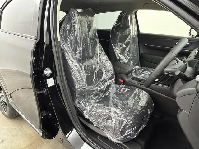 ホンダ ヴェゼル ハイブリッド e:HEV Z 岡山県 2025(令7)年 0.1千km クリスタルブラックパール 登録済未使用車/Honda CONNECT9インチディスプレー/【Bluetooth/フルセグTV/Carplay】/ワイヤレス充電　/ビルトインETC2.0/バックカメラ/パドルシフト/Honda SENSING/・トラフィックジャムアシスト/・アダプティブドライビングビーム/・急アクセル抑制機能/・衝突軽減ブレーキ（CMBS）/・渋滞追従機能付アダプティブクルーズコントロール（ACC）/・車線維持支援システム（LKAS）/・ブラインドスポットインフォメーション/セーフティ・サポートカーS〈ワイド〉/ステアリングヒーター/運転席＆助手席シートヒーター/オートブレーキホールド/スマートキー×2/新車保証書/取扱説明書/ナビ取扱説明書