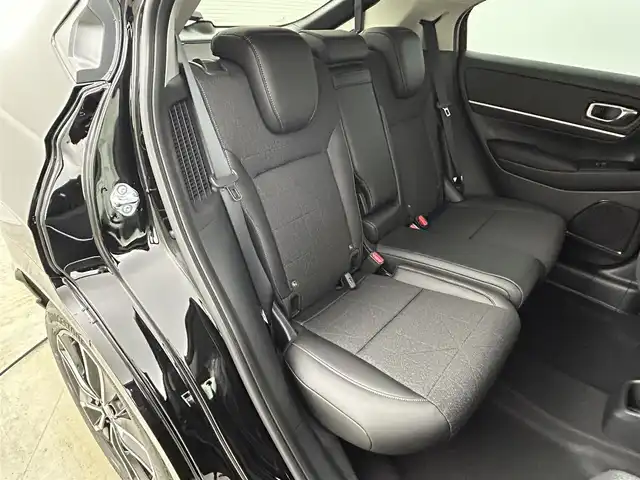 ホンダ ヴェゼル ハイブリッド e:HEV Z 岡山県 2025(令7)年 0.1千km クリスタルブラックパール 登録済未使用車/Honda CONNECT9インチディスプレー/【Bluetooth/フルセグTV/Carplay】/ワイヤレス充電　/ビルトインETC2.0/バックカメラ/パドルシフト/Honda SENSING/・トラフィックジャムアシスト/・アダプティブドライビングビーム/・急アクセル抑制機能/・衝突軽減ブレーキ（CMBS）/・渋滞追従機能付アダプティブクルーズコントロール（ACC）/・車線維持支援システム（LKAS）/・ブラインドスポットインフォメーション/セーフティ・サポートカーS〈ワイド〉/ステアリングヒーター/運転席＆助手席シートヒーター/オートブレーキホールド/スマートキー×2/新車保証書/取扱説明書/ナビ取扱説明書