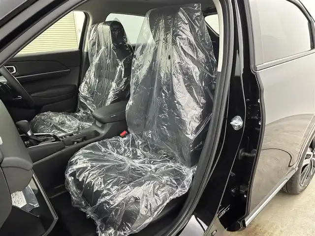 ホンダ ヴェゼル ハイブリッド e:HEV Z 岡山県 2025(令7)年 0.1千km クリスタルブラックパール 登録済未使用車/Honda CONNECT9インチディスプレー/【Bluetooth/フルセグTV/Carplay】/ワイヤレス充電　/ビルトインETC2.0/バックカメラ/パドルシフト/Honda SENSING/・トラフィックジャムアシスト/・アダプティブドライビングビーム/・急アクセル抑制機能/・衝突軽減ブレーキ（CMBS）/・渋滞追従機能付アダプティブクルーズコントロール（ACC）/・車線維持支援システム（LKAS）/・ブラインドスポットインフォメーション/セーフティ・サポートカーS〈ワイド〉/ステアリングヒーター/運転席＆助手席シートヒーター/オートブレーキホールド/スマートキー×2/新車保証書/取扱説明書/ナビ取扱説明書