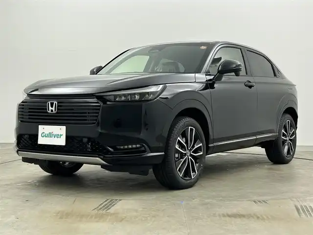 ホンダ ヴェゼル ハイブリッド e:HEV Z 岡山県 2025(令7)年 0.1千km クリスタルブラックパール 登録済未使用車/Honda CONNECT9インチディスプレー/【Bluetooth/フルセグTV/Carplay】/ワイヤレス充電　/ビルトインETC2.0/バックカメラ/パドルシフト/Honda SENSING/・トラフィックジャムアシスト/・アダプティブドライビングビーム/・急アクセル抑制機能/・衝突軽減ブレーキ（CMBS）/・渋滞追従機能付アダプティブクルーズコントロール（ACC）/・車線維持支援システム（LKAS）/・ブラインドスポットインフォメーション/セーフティ・サポートカーS〈ワイド〉/ステアリングヒーター/運転席＆助手席シートヒーター/オートブレーキホールド/スマートキー×2/新車保証書/取扱説明書/ナビ取扱説明書