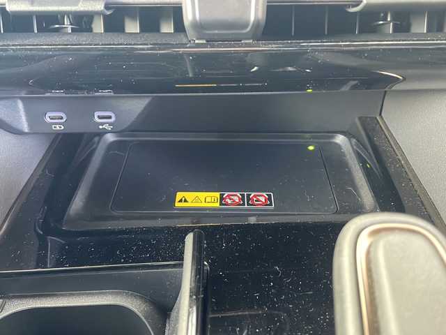 トヨタ ヴェルファイア ハイブリット Z プレミア 愛知県 2024(令6)年 2万km プラチナホワイトパールマイカ ワンオーナー/左右独立ムーンルーフ/トヨタチームメイト/【アドバンストパーク・パーキングサポートブレーキ（周辺静止物）・アドバンストドライブ・緊急時操舵支援・フロントクロストラフィックアラート・レーンチェンジアシスト・ドライバーモニターカメラ】/Toyota Safety Sense/【プリクラッシュセーフティ・レーントレーシングアシスト・全車速追従機能付レーダークルーズコントロール・アダプティブハイビームシステム/・ロードサインアシスト・ドライバー異常時対応システム・プロアクティブドライビングアシスト・発進遅れ告知機能・BSM】/パーキングサポートブレーキ/デジタルインナーミラー/14インチディスプレイオーディオ/【車載ナビ・地デジTV・Mira cast】/純正フリップダウンモニター/ETC2.0/パノラミックビューモニター/ヘッドアップディスプレイ/両側パワースライドドア/パワーバックドア/本革シート/シートヒーター/ベンチレーション/ステアリングヒーター/置くだけ充電/新車保証書/スペアキーあり