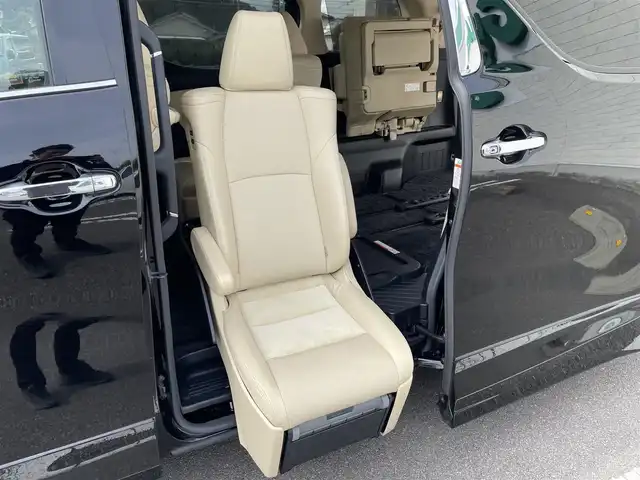 トヨタ アルファード G サイドリフトアップ 宮崎県 2019(令1)年 4.1万km ブラック 純正SDナビ/（CD/DVD/AM/FM/BT)/フルセグTV/TVキャンセラー/バックカメラ/純正フリップダウンモニタ/両側パワースライドドア/デジタルインナーミラー/レーダークルーズコントロール/ステアリングスイッチ/ブラインドスポットモニタ/クリアランスソナー/100電源/D席/N席シートヒーター/D席/N席シートクーラー/D席/N席パワーシート/横滑り防止機能/TRDエアロ/ビルトインETC