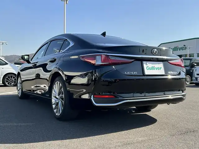 レクサス ＥＳ 300h バージョンL 岡山県 2019(令1)年 9.5万km ブラック 登録時走行距離94896km/サンルーフ/純正12.3型ナビ/（AM/FM/CD/DVD/BT/TV/CarPlay）/パノラミックビューモニター/デジタルインナーミラー/レザーシート/D/N席シートヒーター/ベンチレーション/D/N席パワーシート/パワーバックドア/レクサスセーフティシステム/・プリクラッシュセーフティ/・レーンディパーチャアラート/・アダプティブクルーズコントロール/・オートマチックハイビーム/・ブラインドスポットモニター/純正18インチアルミホイール/LEDヘッドライト/ビルトインETC/スマートキー×２/カードキー