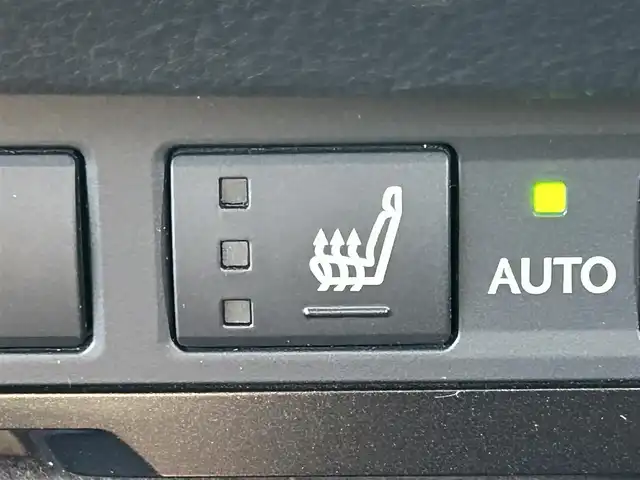 レクサス ＥＳ 300h バージョンL 岡山県 2019(令1)年 9.5万km ブラック 登録時走行距離94896km/サンルーフ/純正12.3型ナビ/（AM/FM/CD/DVD/BT/TV/CarPlay）/パノラミックビューモニター/デジタルインナーミラー/レザーシート/D/N席シートヒーター/ベンチレーション/D/N席パワーシート/パワーバックドア/レクサスセーフティシステム/・プリクラッシュセーフティ/・レーンディパーチャアラート/・アダプティブクルーズコントロール/・オートマチックハイビーム/・ブラインドスポットモニター/純正18インチアルミホイール/LEDヘッドライト/ビルトインETC/スマートキー×２/カードキー