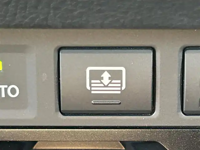 レクサス ＥＳ 300h バージョンL 岡山県 2019(令1)年 9.5万km ブラック 登録時走行距離94896km/サンルーフ/純正12.3型ナビ/（AM/FM/CD/DVD/BT/TV/CarPlay）/パノラミックビューモニター/デジタルインナーミラー/レザーシート/D/N席シートヒーター/ベンチレーション/D/N席パワーシート/パワーバックドア/レクサスセーフティシステム/・プリクラッシュセーフティ/・レーンディパーチャアラート/・アダプティブクルーズコントロール/・オートマチックハイビーム/・ブラインドスポットモニター/純正18インチアルミホイール/LEDヘッドライト/ビルトインETC/スマートキー×２/カードキー