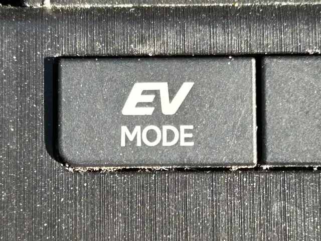 レクサス ＥＳ 300h バージョンL 岡山県 2019(令1)年 9.5万km ブラック 登録時走行距離94896km/サンルーフ/純正12.3型ナビ/（AM/FM/CD/DVD/BT/TV/CarPlay）/パノラミックビューモニター/デジタルインナーミラー/レザーシート/D/N席シートヒーター/ベンチレーション/D/N席パワーシート/パワーバックドア/レクサスセーフティシステム/・プリクラッシュセーフティ/・レーンディパーチャアラート/・アダプティブクルーズコントロール/・オートマチックハイビーム/・ブラインドスポットモニター/純正18インチアルミホイール/LEDヘッドライト/ビルトインETC/スマートキー×２/カードキー