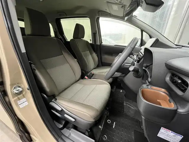 トヨタ シエンタ G 滋賀県 2025(令7)年 1.2万km ベージュ 純正8インチナビ/Bluetooth/USB/パノラミックビューモニター/両側パワースライドドア/セーフティセンス/コンフォートパッケージ/パーキングサポートブレーキ/ブラインドスポットモニター/LEDヘッドライト/ビルトインETC/純正フロアマット/ドアバイザー/プッシュスタート/スマートキー