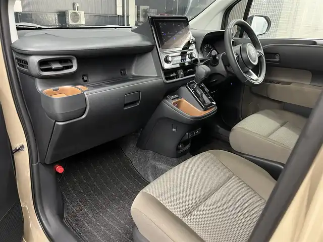 トヨタ シエンタ G 滋賀県 2025(令7)年 1.2万km ベージュ 純正8インチナビ/Bluetooth/USB/パノラミックビューモニター/両側パワースライドドア/セーフティセンス/コンフォートパッケージ/パーキングサポートブレーキ/ブラインドスポットモニター/LEDヘッドライト/ビルトインETC/純正フロアマット/ドアバイザー/プッシュスタート/スマートキー