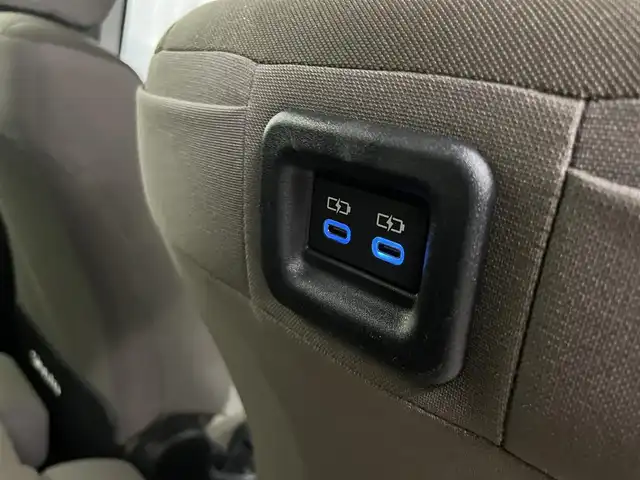 トヨタ シエンタ G 滋賀県 2025(令7)年 1.2万km ベージュ 純正8インチナビ/Bluetooth/USB/パノラミックビューモニター/両側パワースライドドア/セーフティセンス/コンフォートパッケージ/パーキングサポートブレーキ/ブラインドスポットモニター/LEDヘッドライト/ビルトインETC/純正フロアマット/ドアバイザー/プッシュスタート/スマートキー