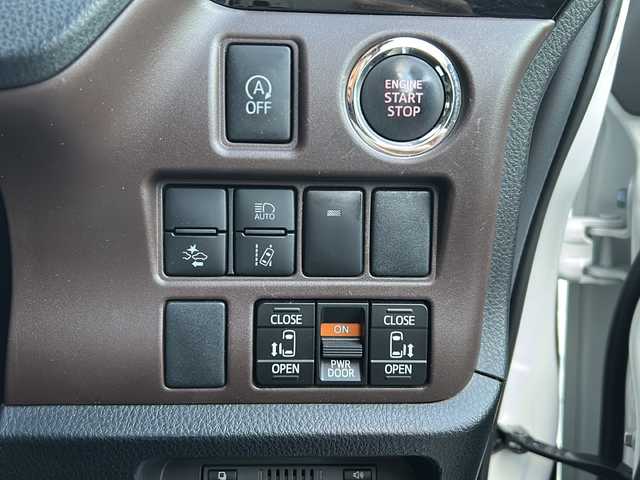 トヨタ エスクァイア Gi 福島県 2017(平29)年 8.5万km ホワイトパールクリスタルシャイン ロールサンシェード/フルモデリスタエアロ/純正ドアバイザー/電動格納ミラー/・ウィンカーミラー/革張りステアリング/・ステアリングスイッチ/・クルーズコントロール