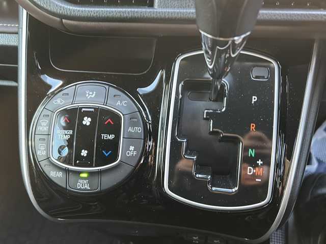 トヨタ エスクァイア Gi 福島県 2017(平29)年 8.5万km ホワイトパールクリスタルシャイン ロールサンシェード/フルモデリスタエアロ/純正ドアバイザー/電動格納ミラー/・ウィンカーミラー/革張りステアリング/・ステアリングスイッチ/・クルーズコントロール