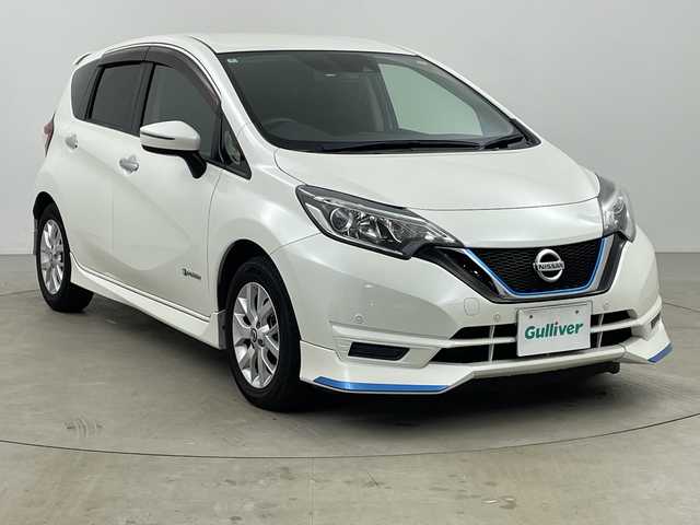 日産 ノート 鹿児島県 2018(平30)年 5.9万km パール フルエアロ　/純正SDナビ　/（フルセグ/Bluetooth/CD/DVD）/バックカメラ　/ドライブレコーダー　/エマージェンシーブレーキ　/レーンディパーチャーアラート　/コーナーセンサー　/ステアリングリモコン　/ＥＴＣ　/衝突軽減ブレーキ　/プッシュスタートボタン/スマートキー/取扱説明書