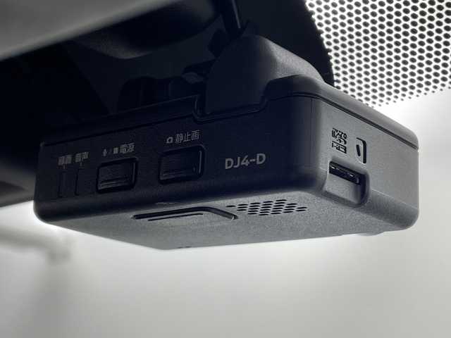 日産 ノート 鹿児島県 2018(平30)年 5.9万km パール フルエアロ　/純正SDナビ　/（フルセグ/Bluetooth/CD/DVD）/バックカメラ　/ドライブレコーダー　/エマージェンシーブレーキ　/レーンディパーチャーアラート　/コーナーセンサー　/ステアリングリモコン　/ＥＴＣ　/衝突軽減ブレーキ　/プッシュスタートボタン/スマートキー/取扱説明書