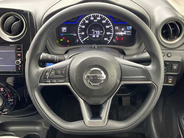 日産 ノート 鹿児島県 2018(平30)年 5.9万km パール フルエアロ　/純正SDナビ　/（フルセグ/Bluetooth/CD/DVD）/バックカメラ　/ドライブレコーダー　/エマージェンシーブレーキ　/レーンディパーチャーアラート　/コーナーセンサー　/ステアリングリモコン　/ＥＴＣ　/衝突軽減ブレーキ　/プッシュスタートボタン/スマートキー/取扱説明書