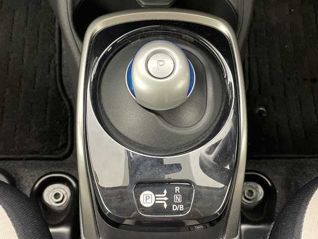 日産 ノート 鹿児島県 2018(平30)年 5.9万km パール フルエアロ　/純正SDナビ　/（フルセグ/Bluetooth/CD/DVD）/バックカメラ　/ドライブレコーダー　/エマージェンシーブレーキ　/レーンディパーチャーアラート　/コーナーセンサー　/ステアリングリモコン　/ＥＴＣ　/衝突軽減ブレーキ　/プッシュスタートボタン/スマートキー/取扱説明書