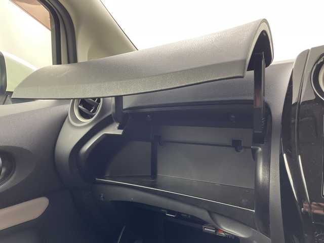 日産 ノート 鹿児島県 2018(平30)年 5.9万km パール フルエアロ　/純正SDナビ　/（フルセグ/Bluetooth/CD/DVD）/バックカメラ　/ドライブレコーダー　/エマージェンシーブレーキ　/レーンディパーチャーアラート　/コーナーセンサー　/ステアリングリモコン　/ＥＴＣ　/衝突軽減ブレーキ　/プッシュスタートボタン/スマートキー/取扱説明書